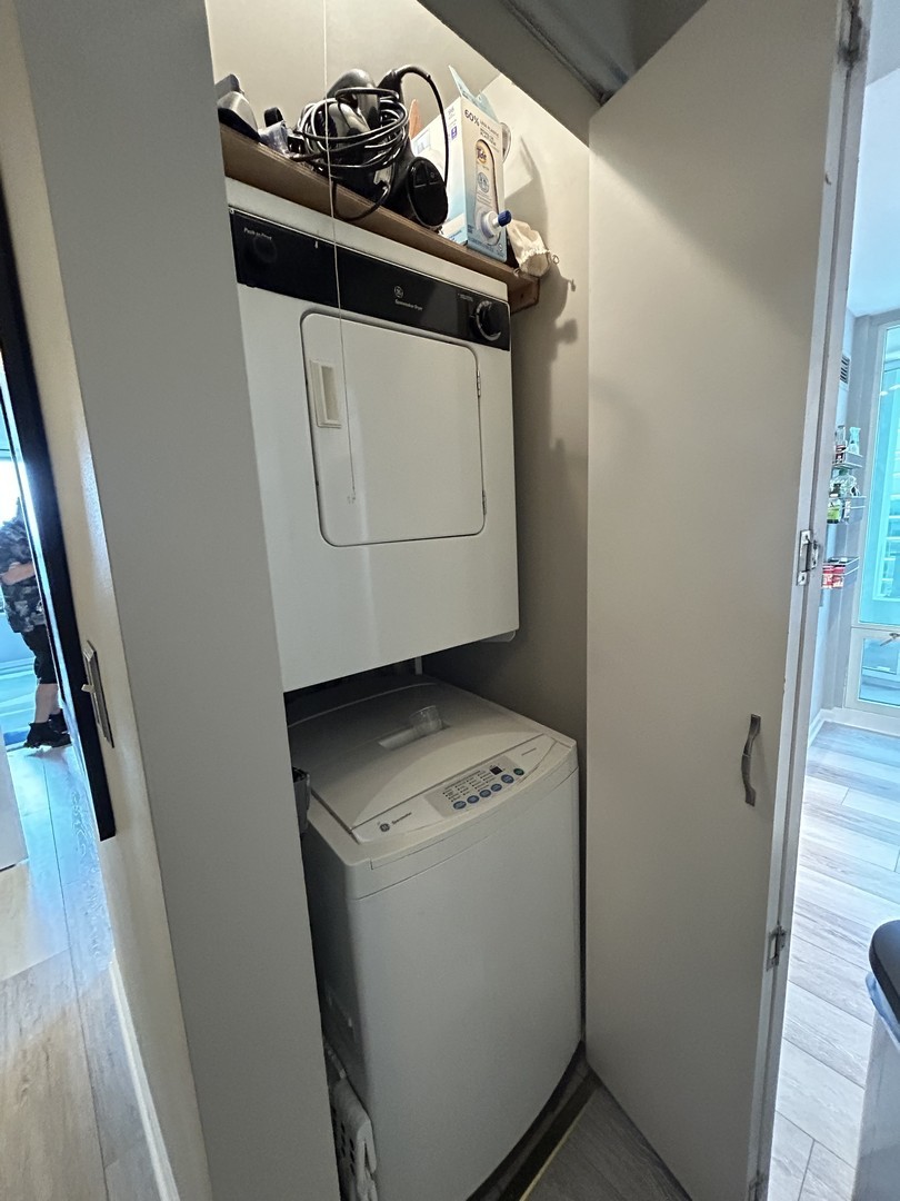 345 N LaSalle Boulevard Unit: 2003