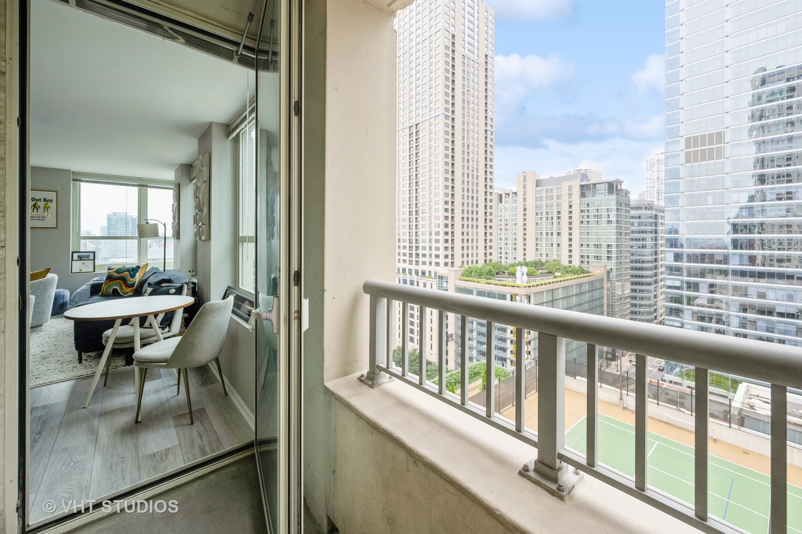 345 N LaSalle Boulevard Unit: 2003