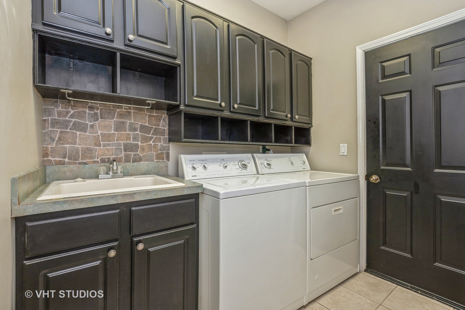 6953 Margaret Courtyard