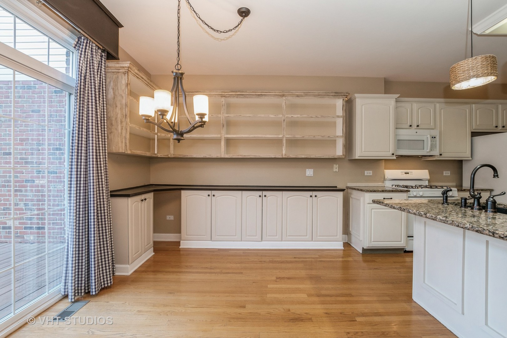 6953 Margaret Courtyard