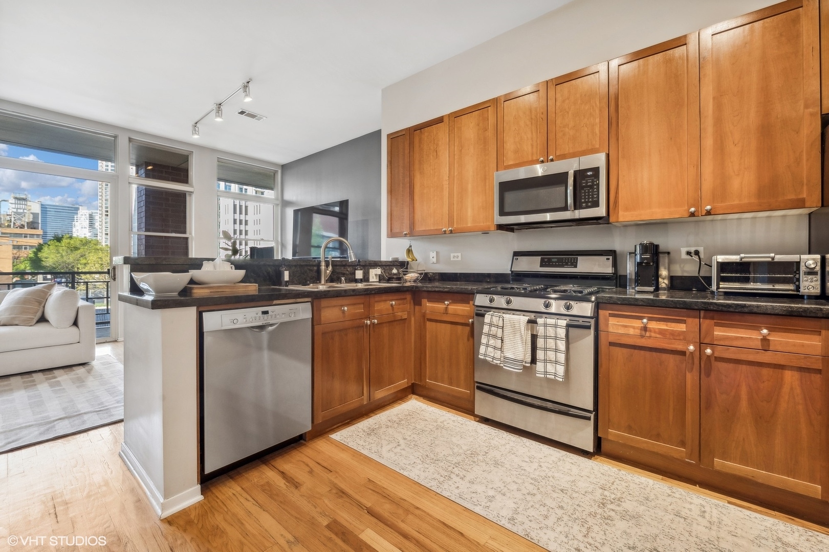 324 N Jefferson Street Unit: 207