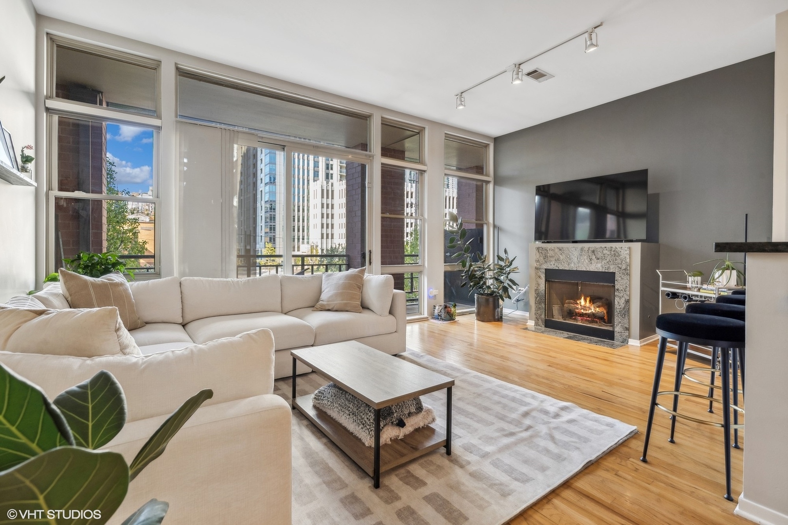 324 N Jefferson Street Unit: 207