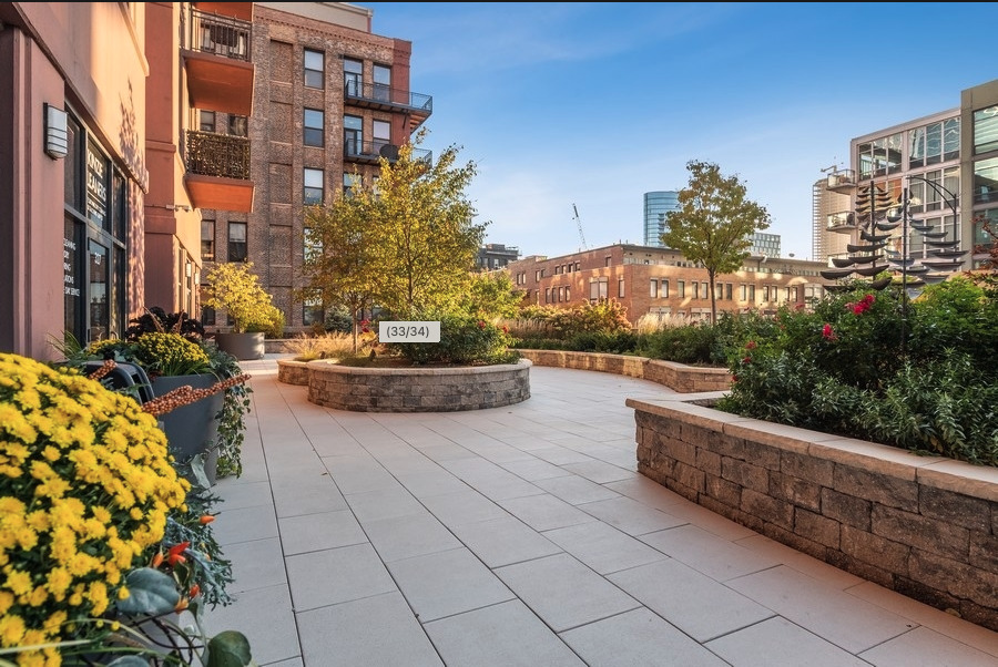 324 N Jefferson Street Unit: 207