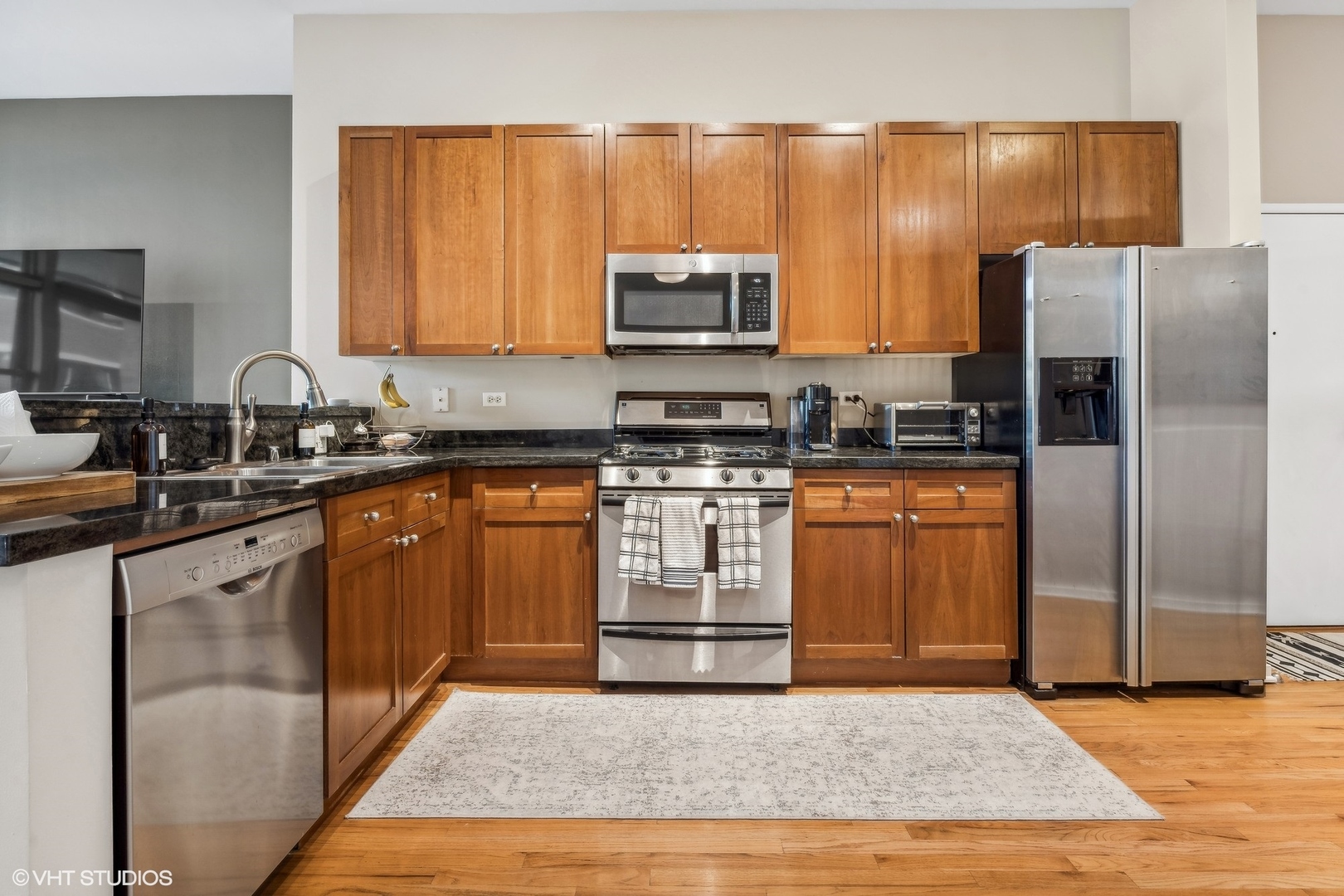 324 N Jefferson Street Unit: 207