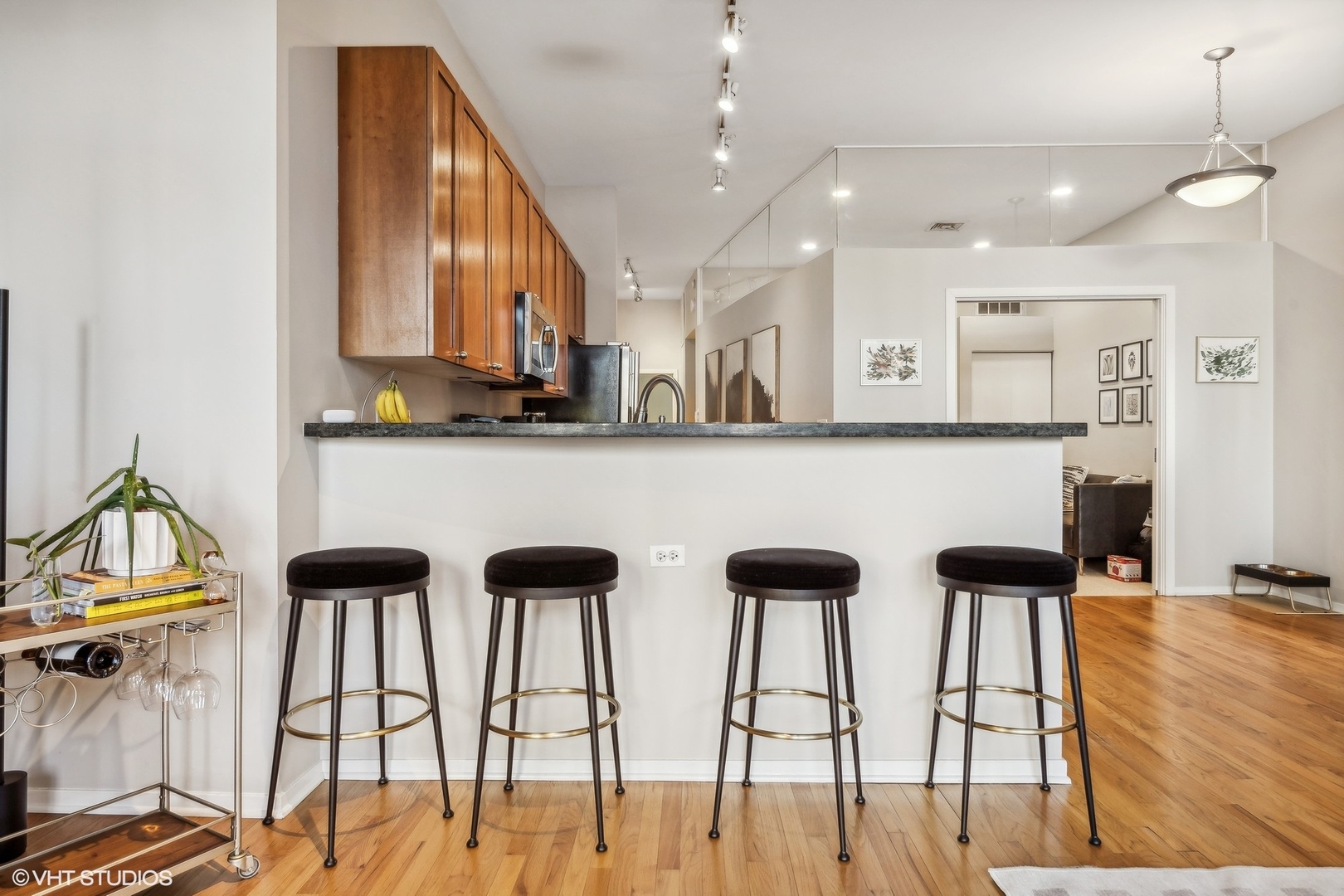 324 N Jefferson Street Unit: 207