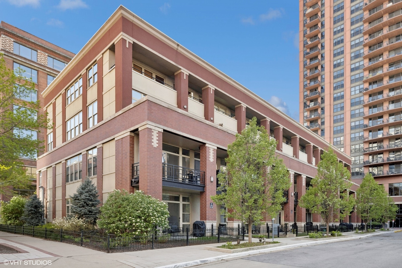 324 N Jefferson Street Unit: 207