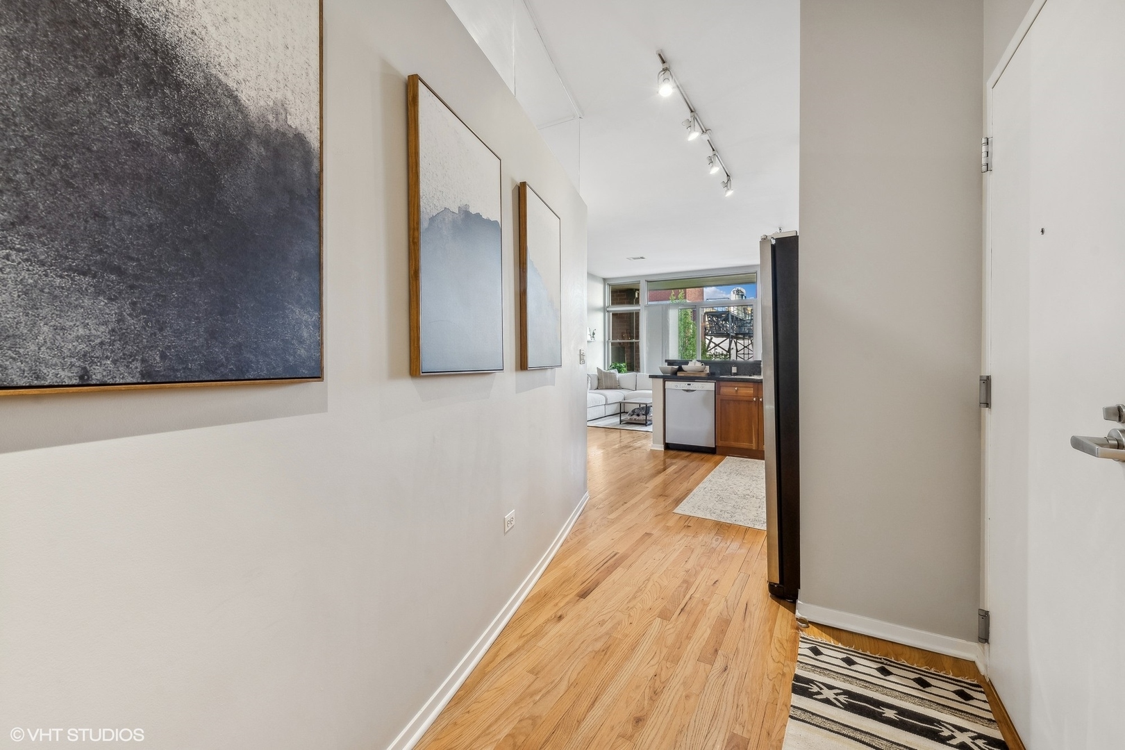 324 N Jefferson Street Unit: 207