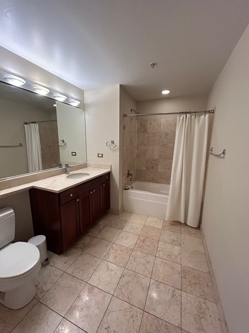 200 N Jefferson Street Unit: 2302