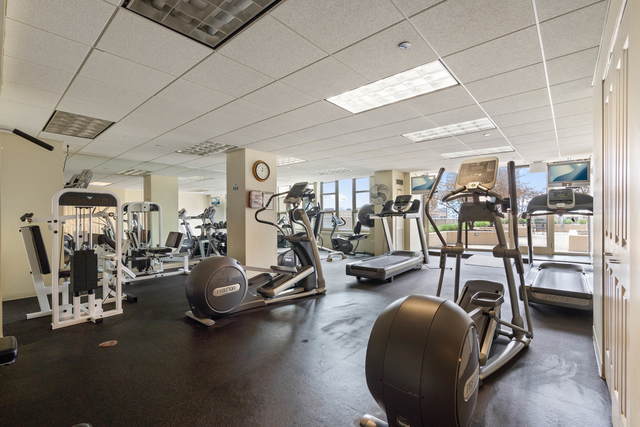 200 N Jefferson Street Unit: 2302