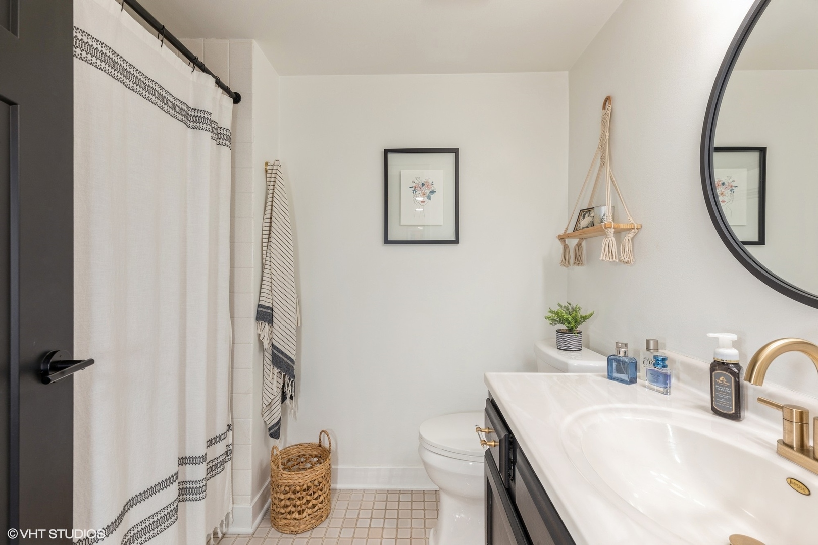 7920 Paxton Avenue Unit: 3E