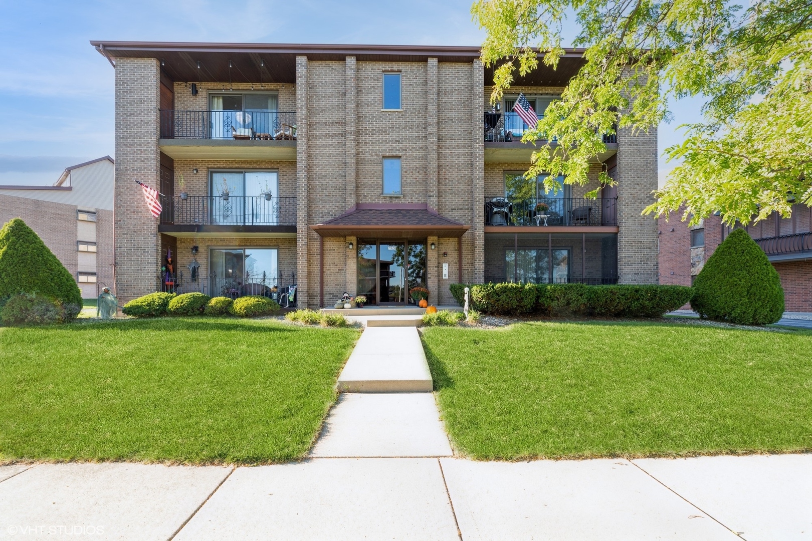 7920 Paxton Avenue Unit: 3E