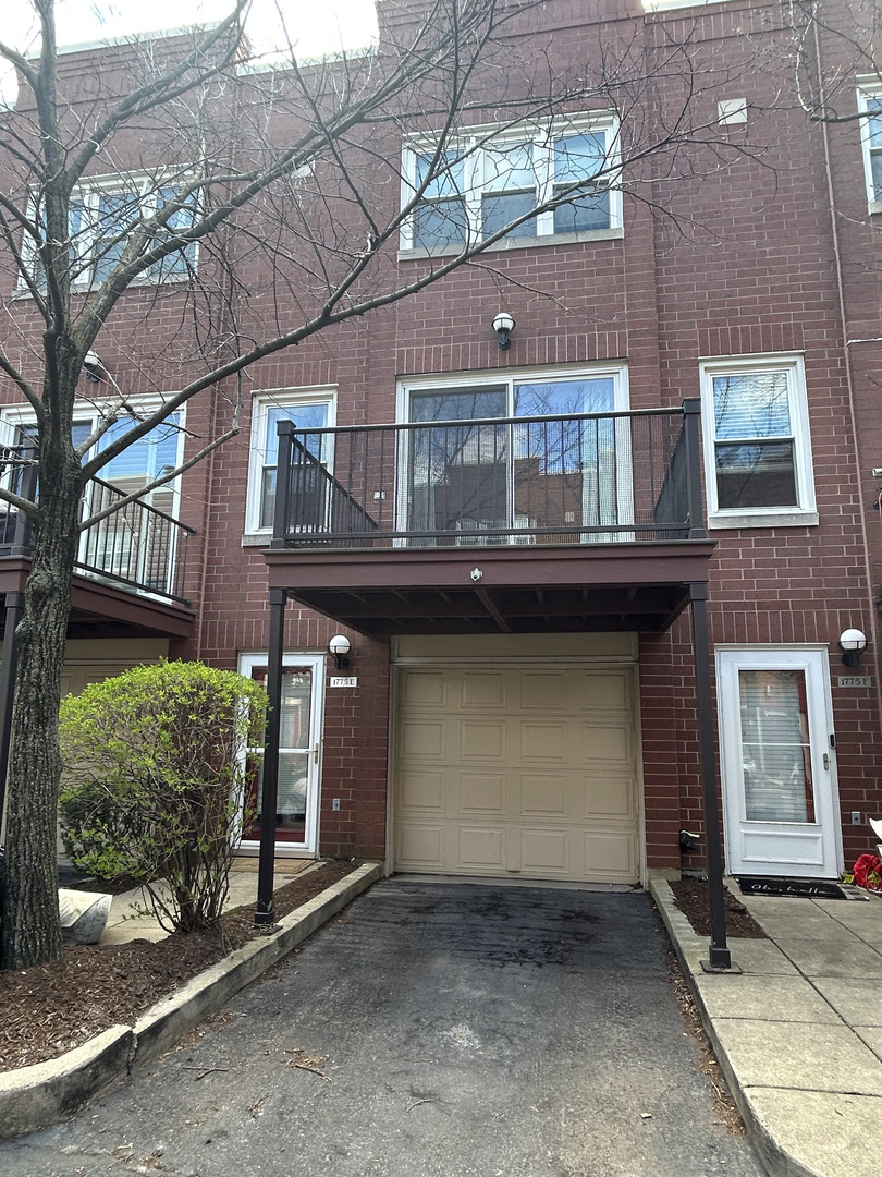 1775 W ALTGELD Street Unit: E