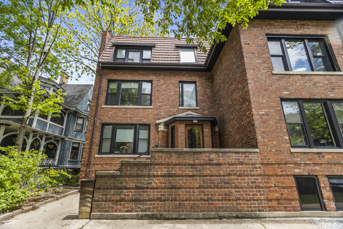 913 Michigan Avenue Unit: 3