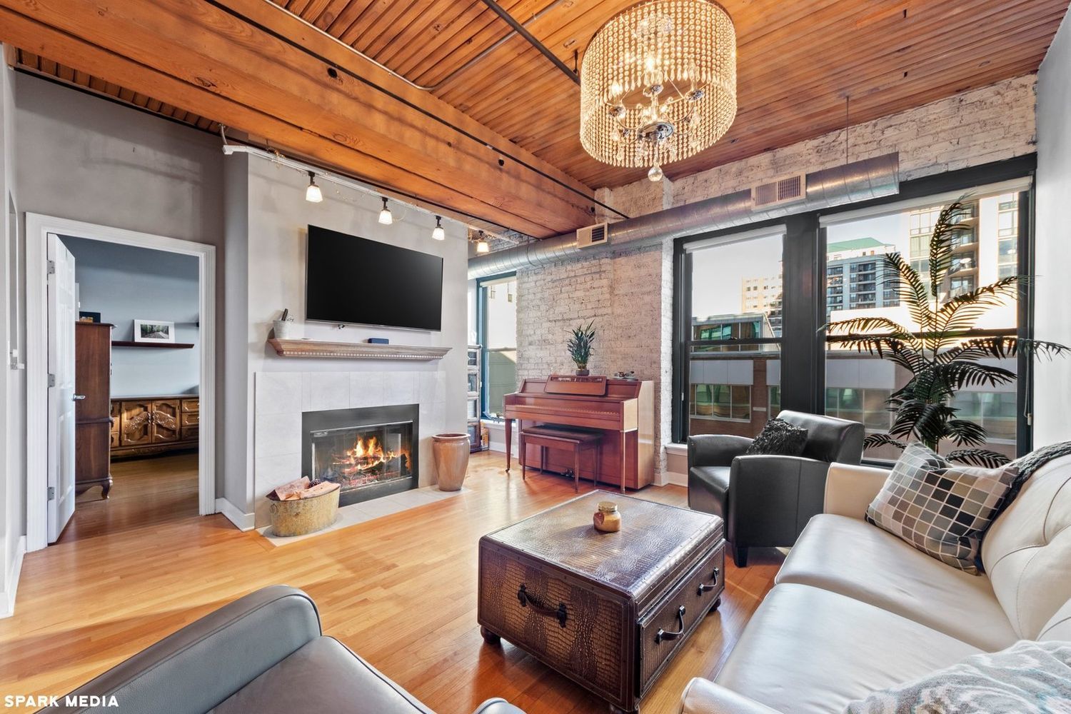 411 W Ontario Street Unit: 405