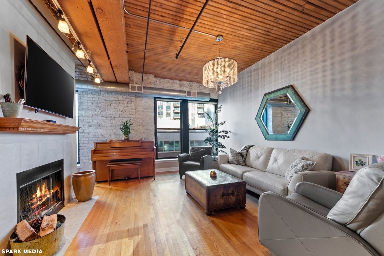 411 W Ontario Street Unit: 405