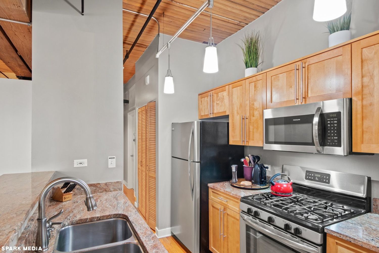 411 W Ontario Street Unit: 405