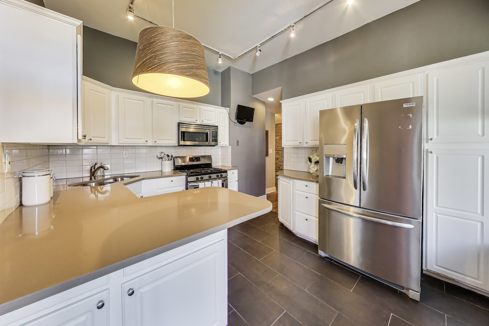 1142 W Schubert Avenue Unit: 3