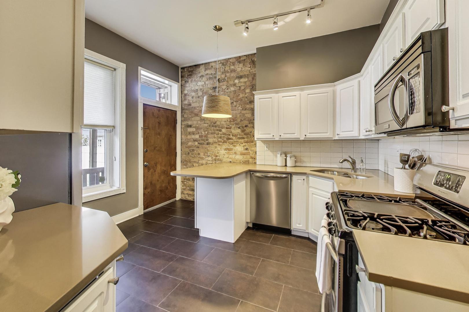 1142 W Schubert Avenue Unit: 3