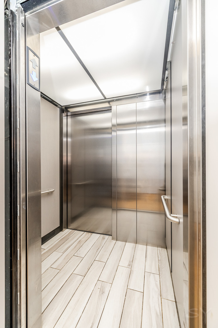 1611 N Hermitage Avenue Unit: 206