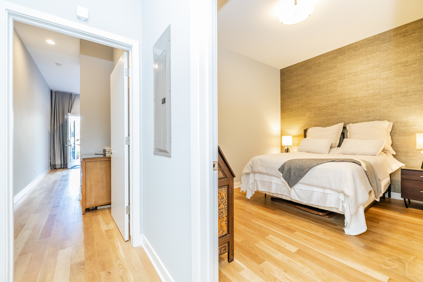 1611 N Hermitage Avenue Unit: 206