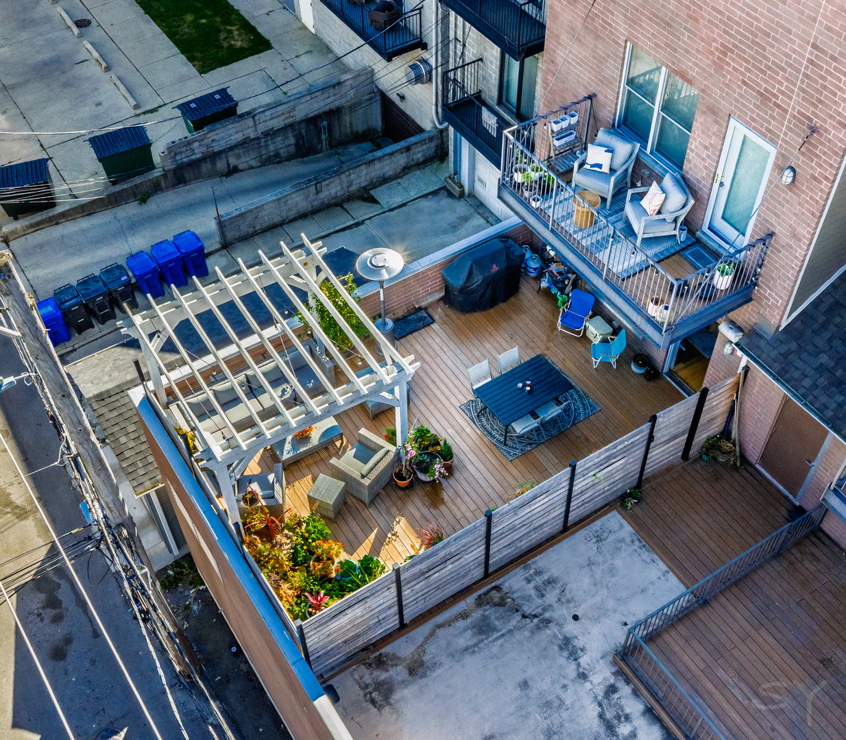 1611 N Hermitage Avenue Unit: 206