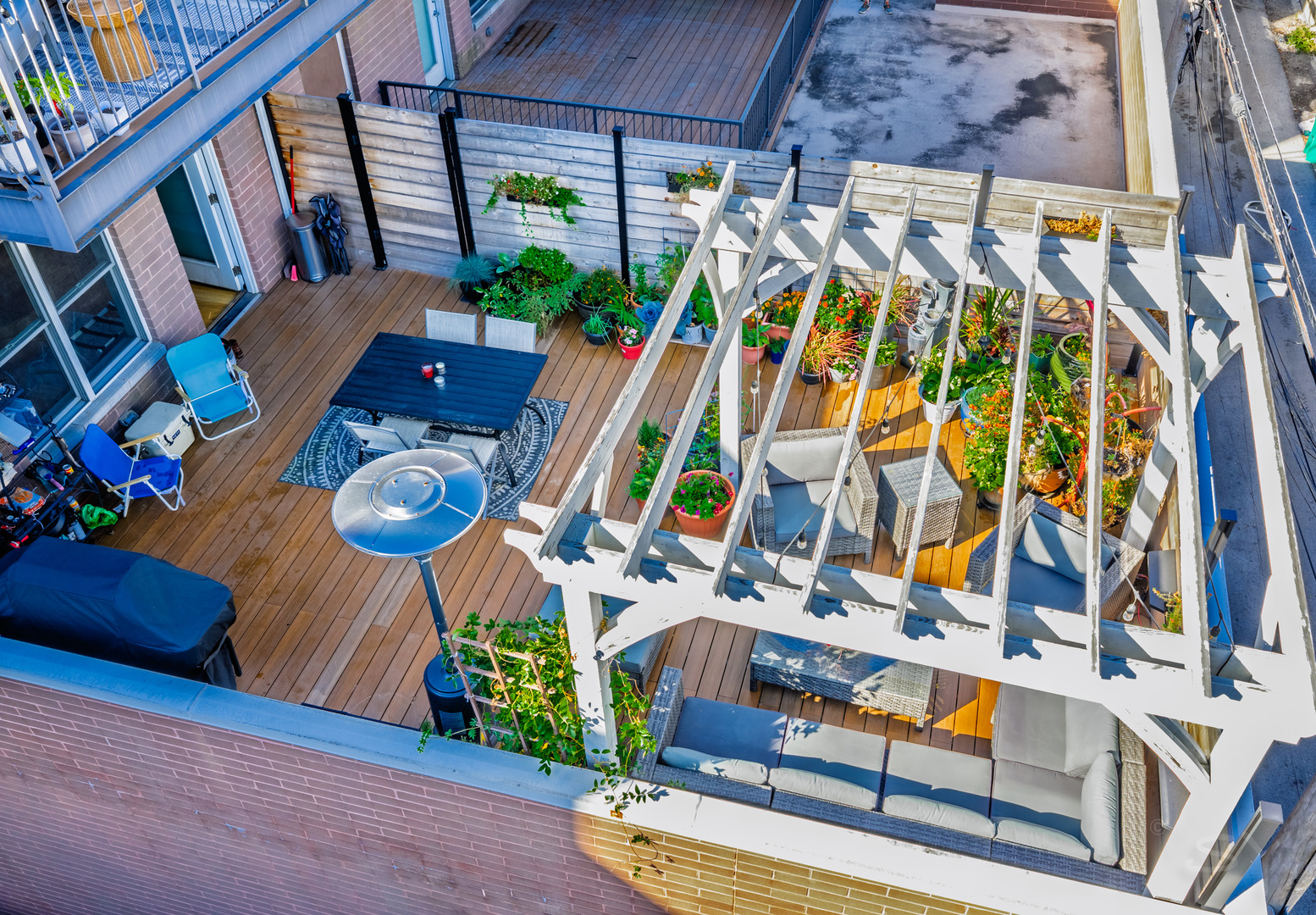 1611 N Hermitage Avenue Unit: 206