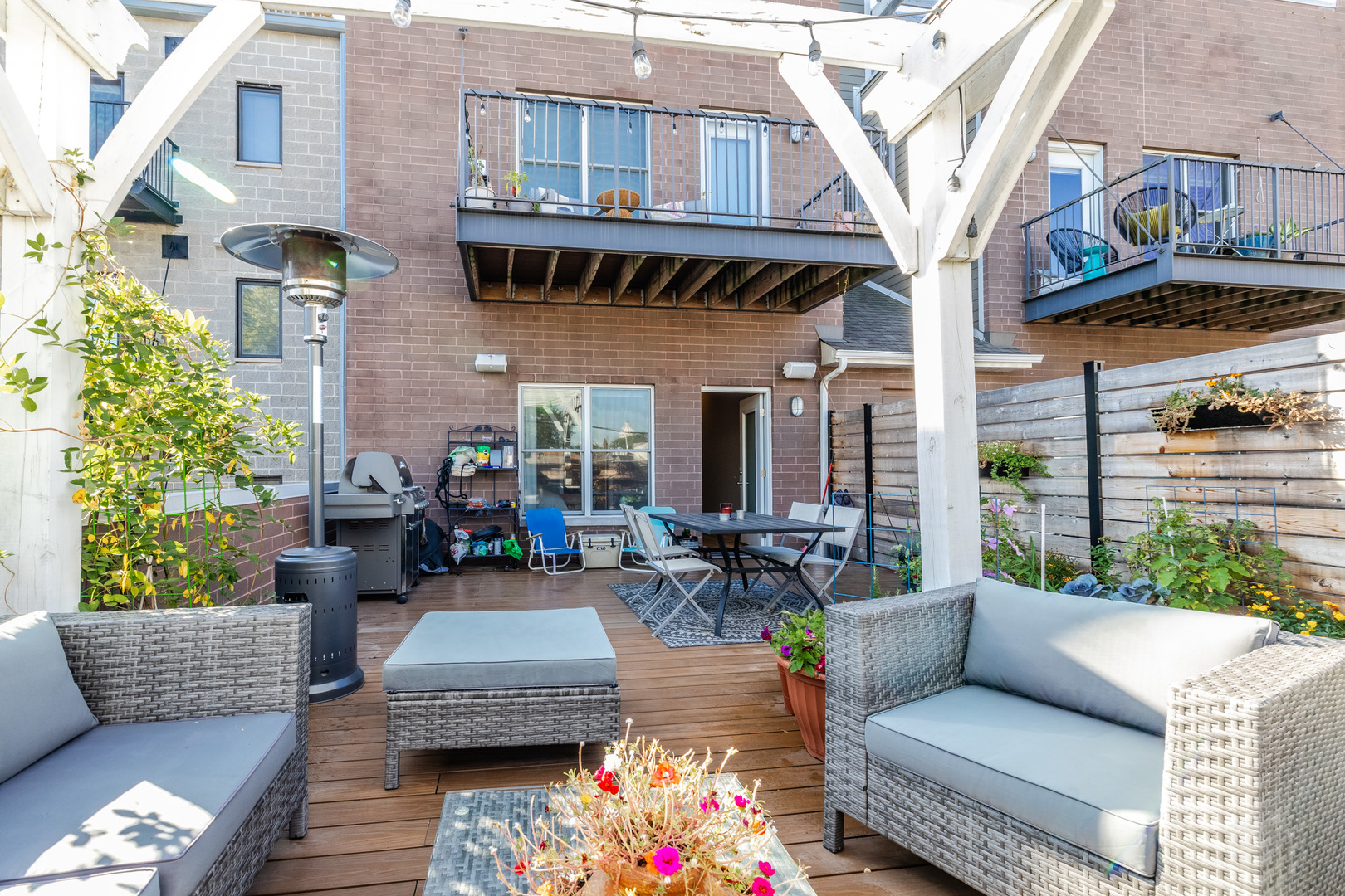 1611 N Hermitage Avenue Unit: 206