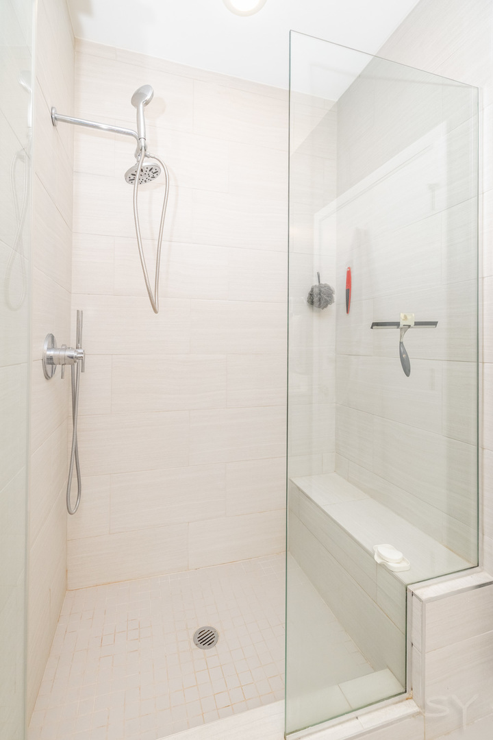 1611 N Hermitage Avenue Unit: 206