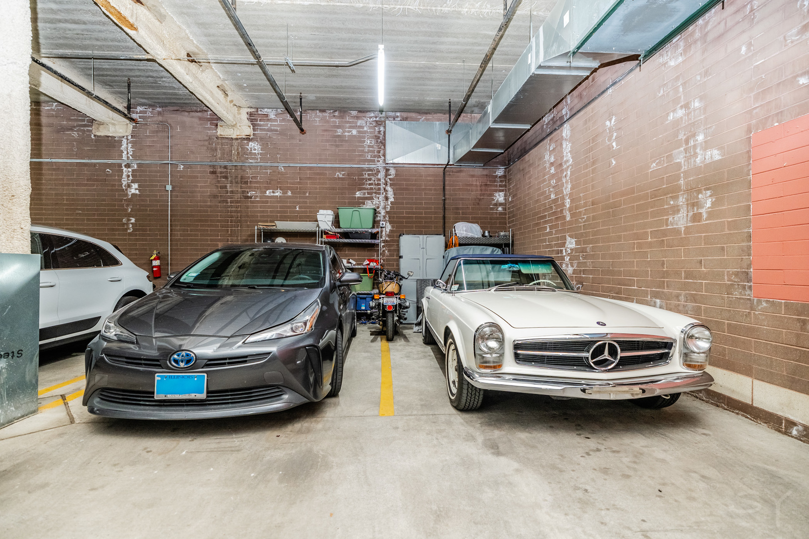 1611 N Hermitage Avenue Unit: 206