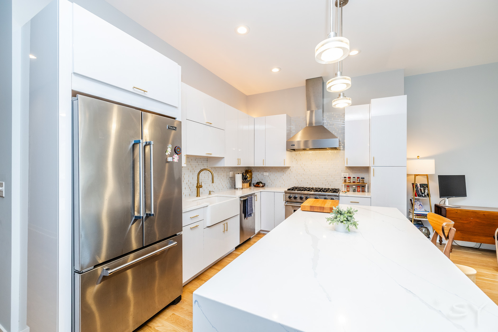 1611 N Hermitage Avenue Unit: 206