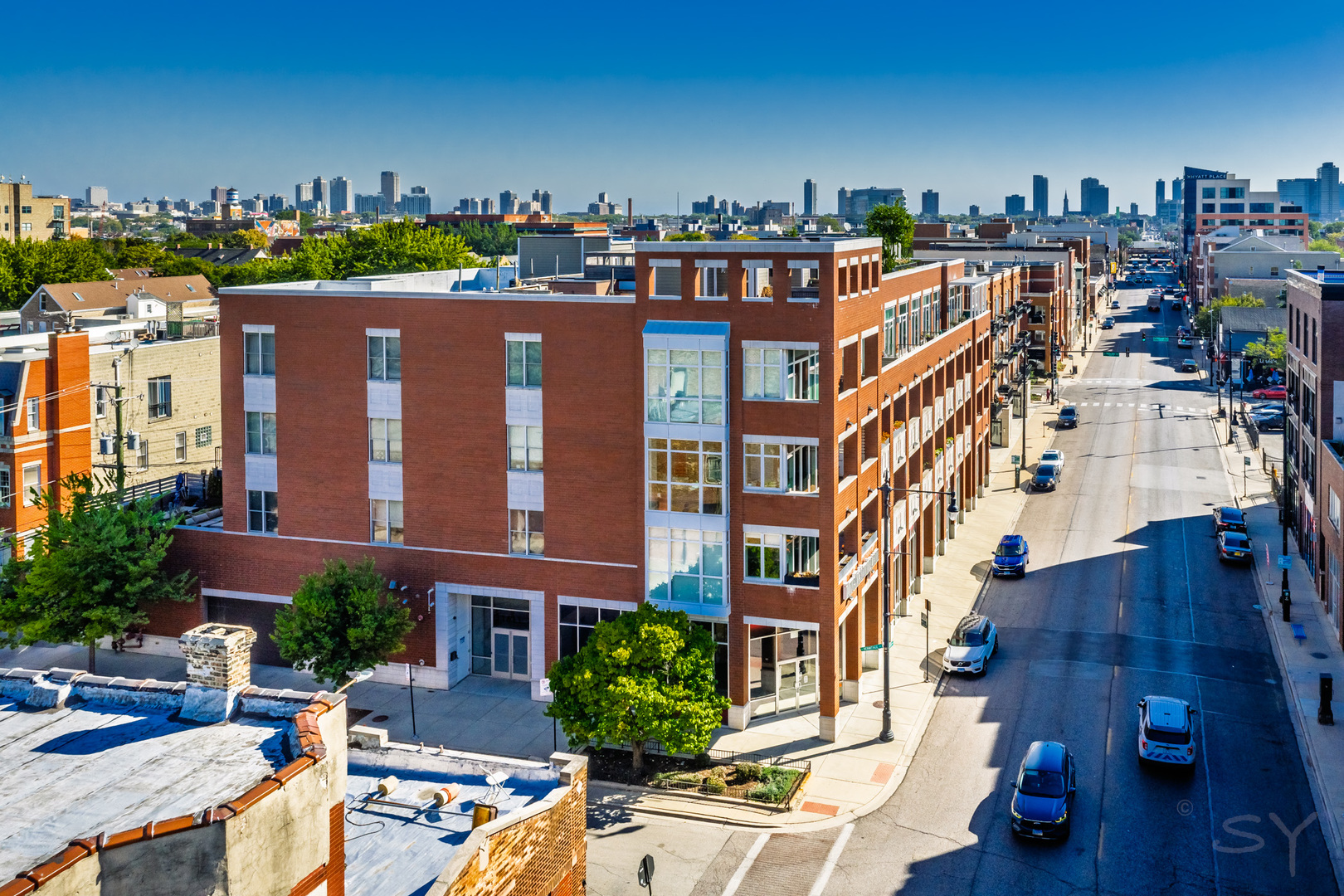 1611 N Hermitage Avenue Unit: 206