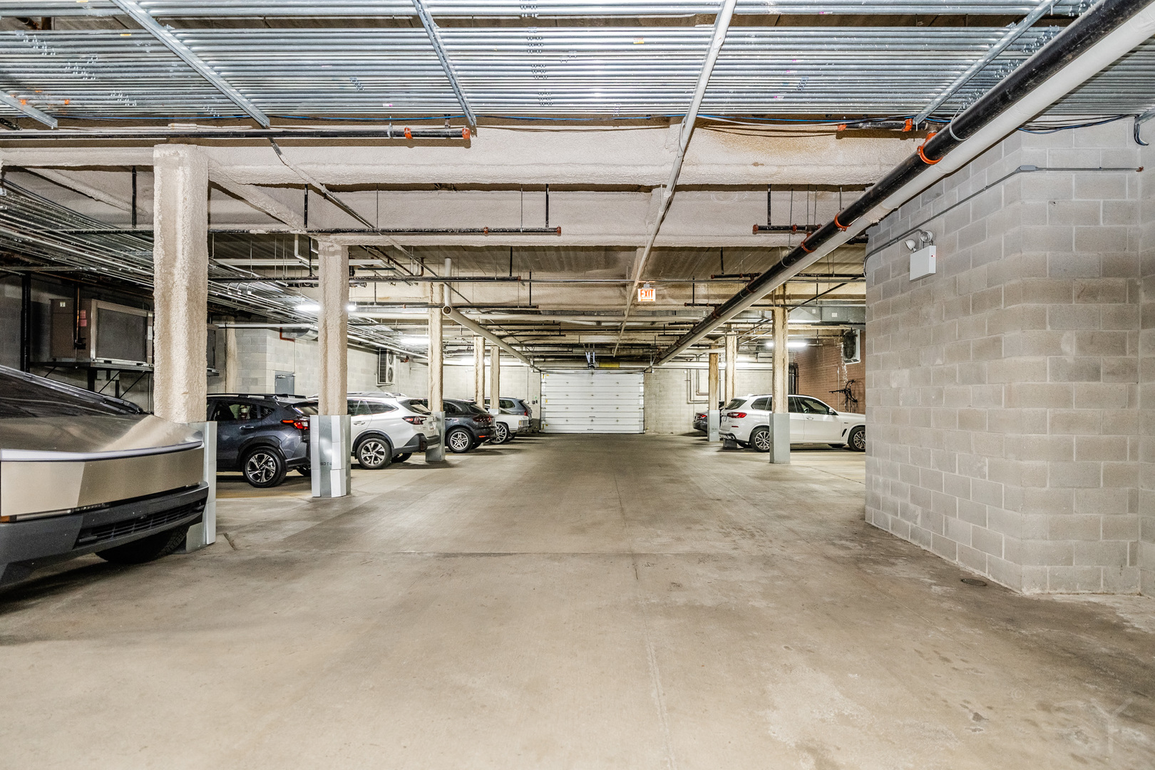 1611 N Hermitage Avenue Unit: 206