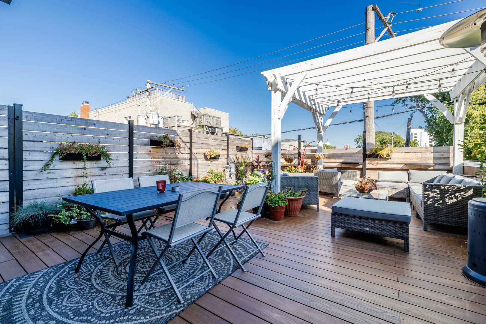 1611 N Hermitage Avenue Unit: 206