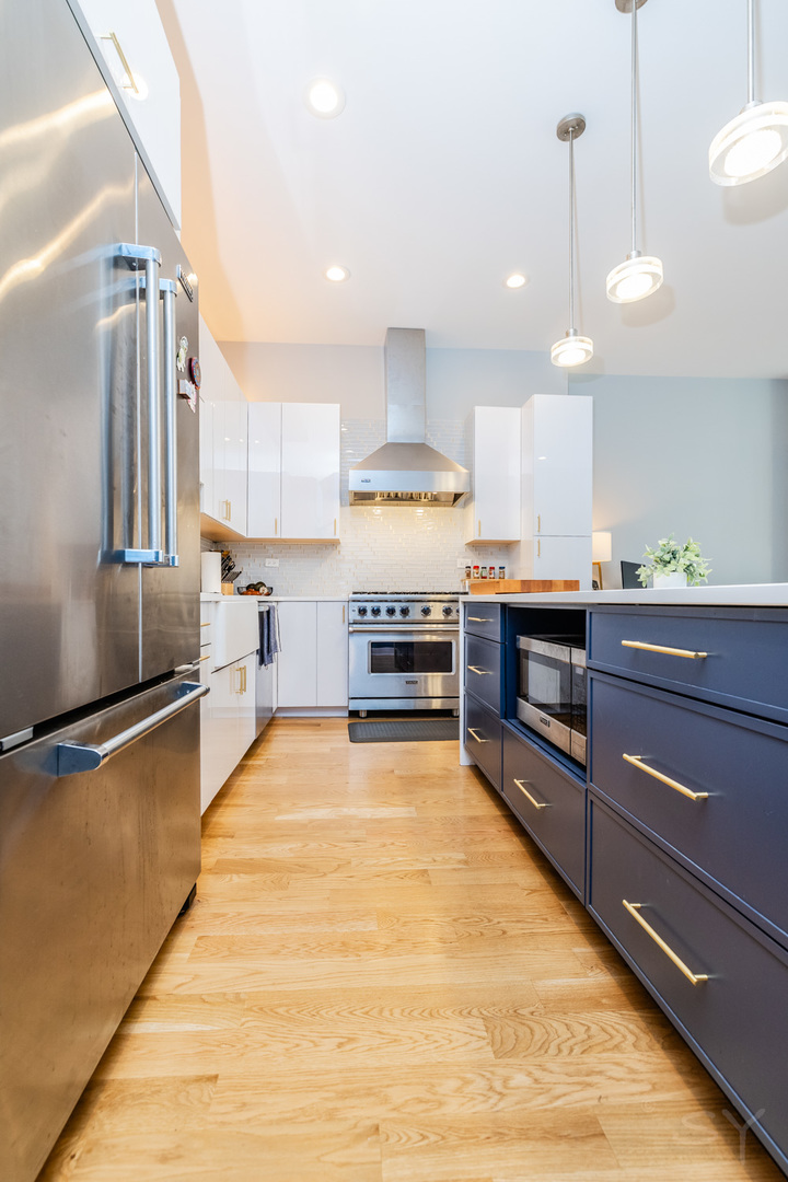 1611 N Hermitage Avenue Unit: 206