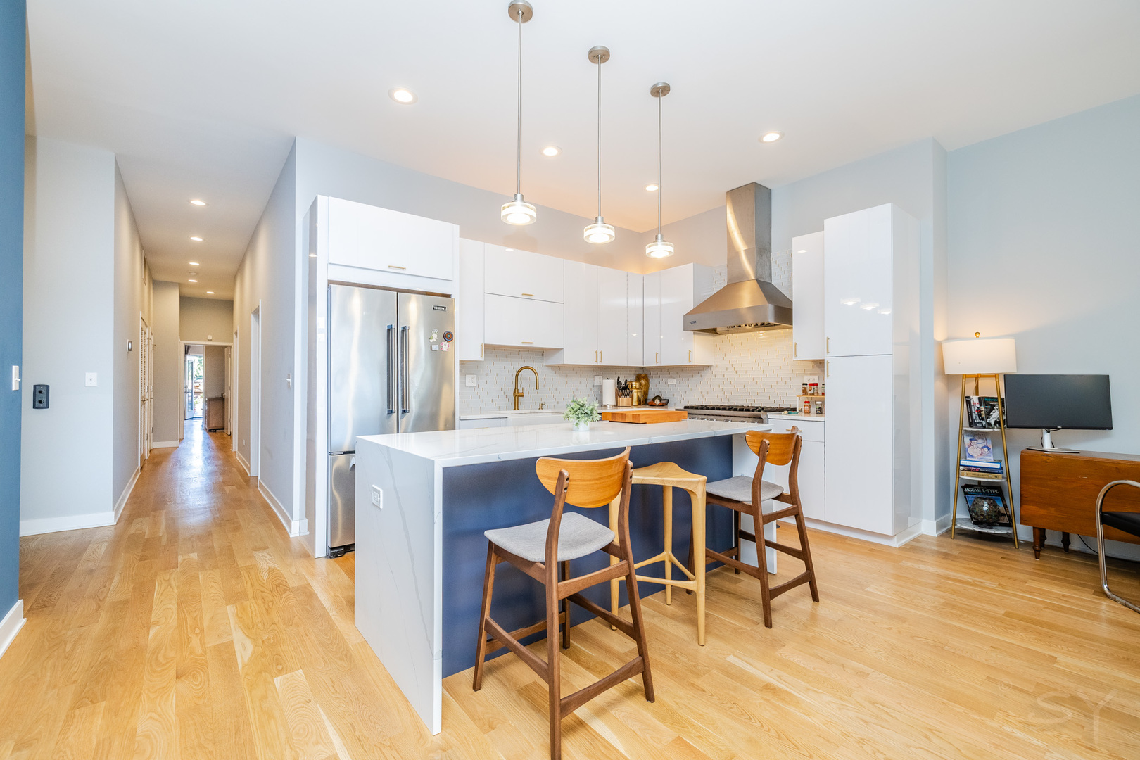 1611 N Hermitage Avenue Unit: 206