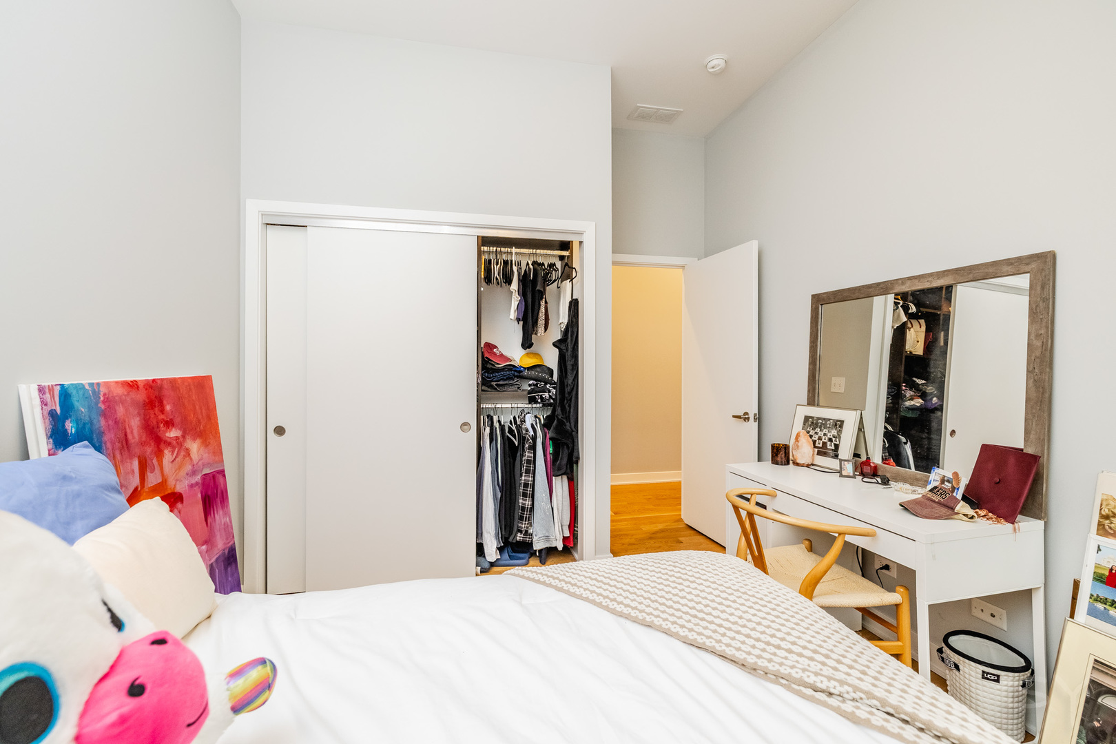 1611 N Hermitage Avenue Unit: 206