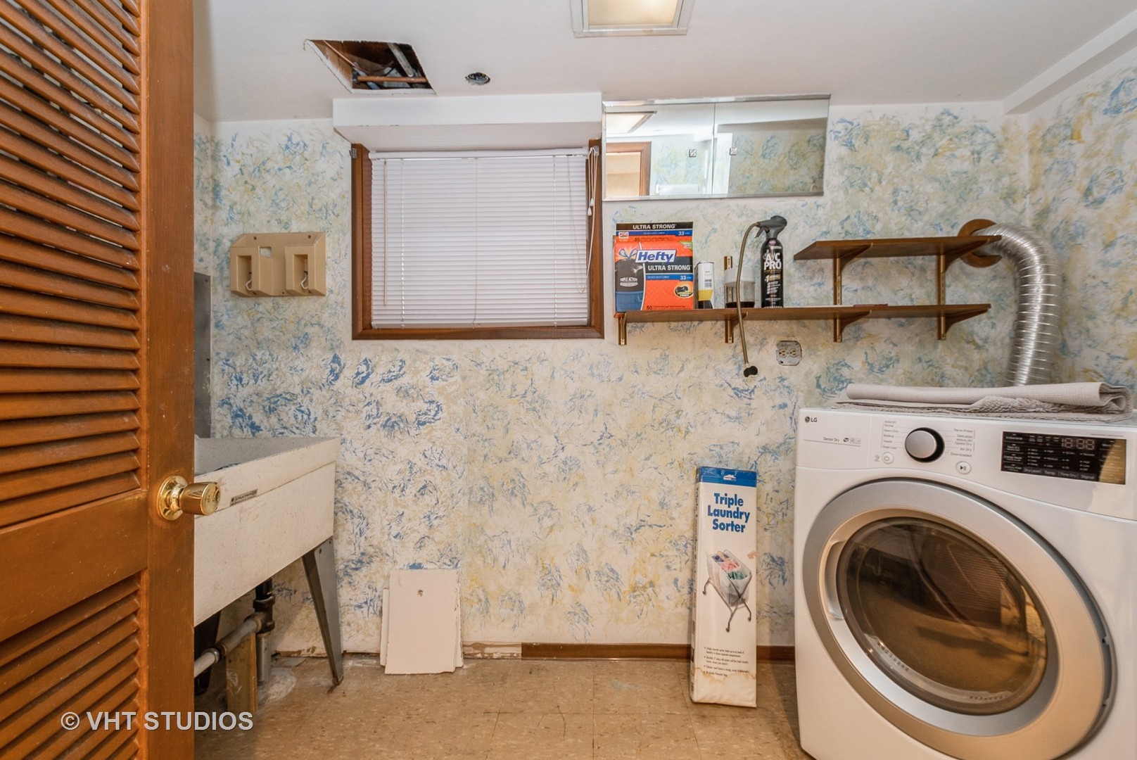 6004 S Kolmar Avenue