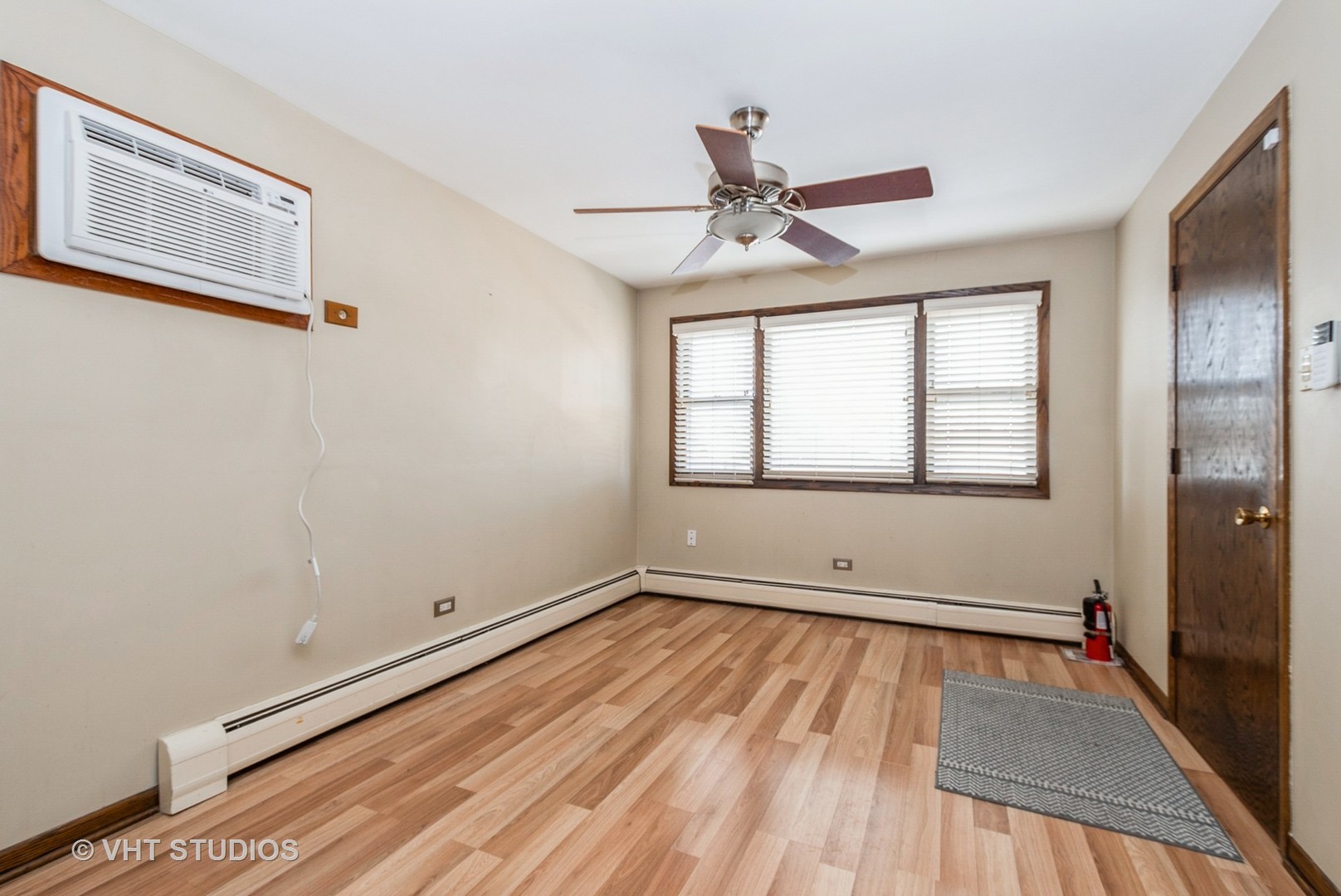 6004 S Kolmar Avenue