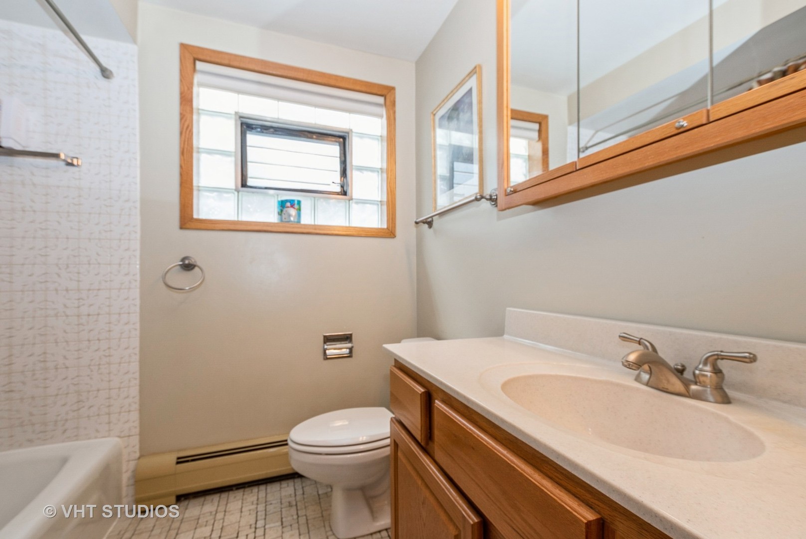 6004 S Kolmar Avenue