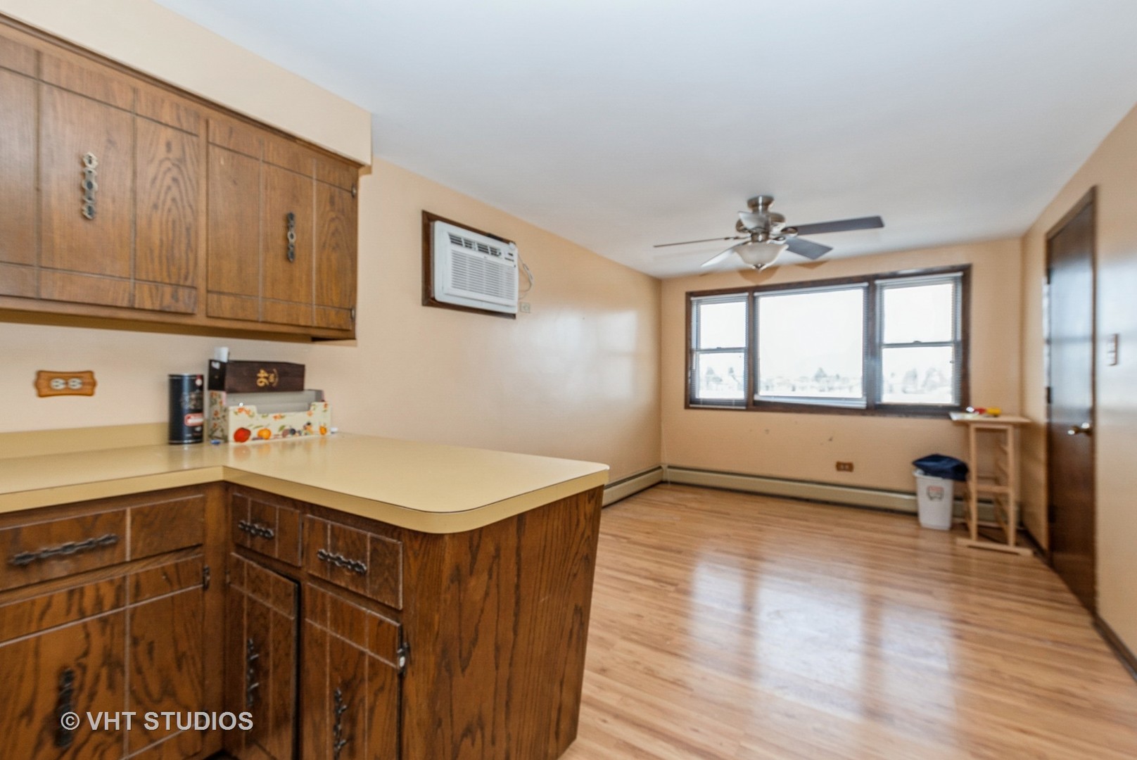 6004 S Kolmar Avenue