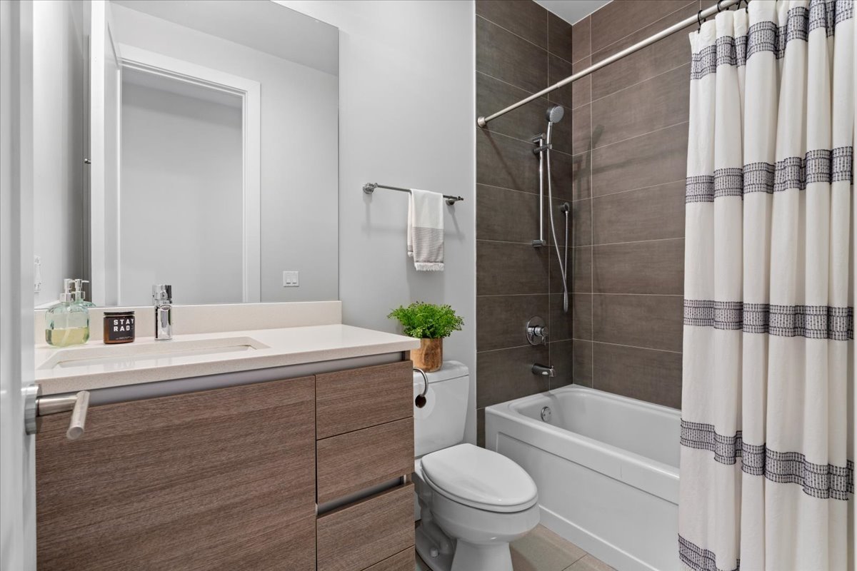 935 N Hermitage Avenue Unit: 2