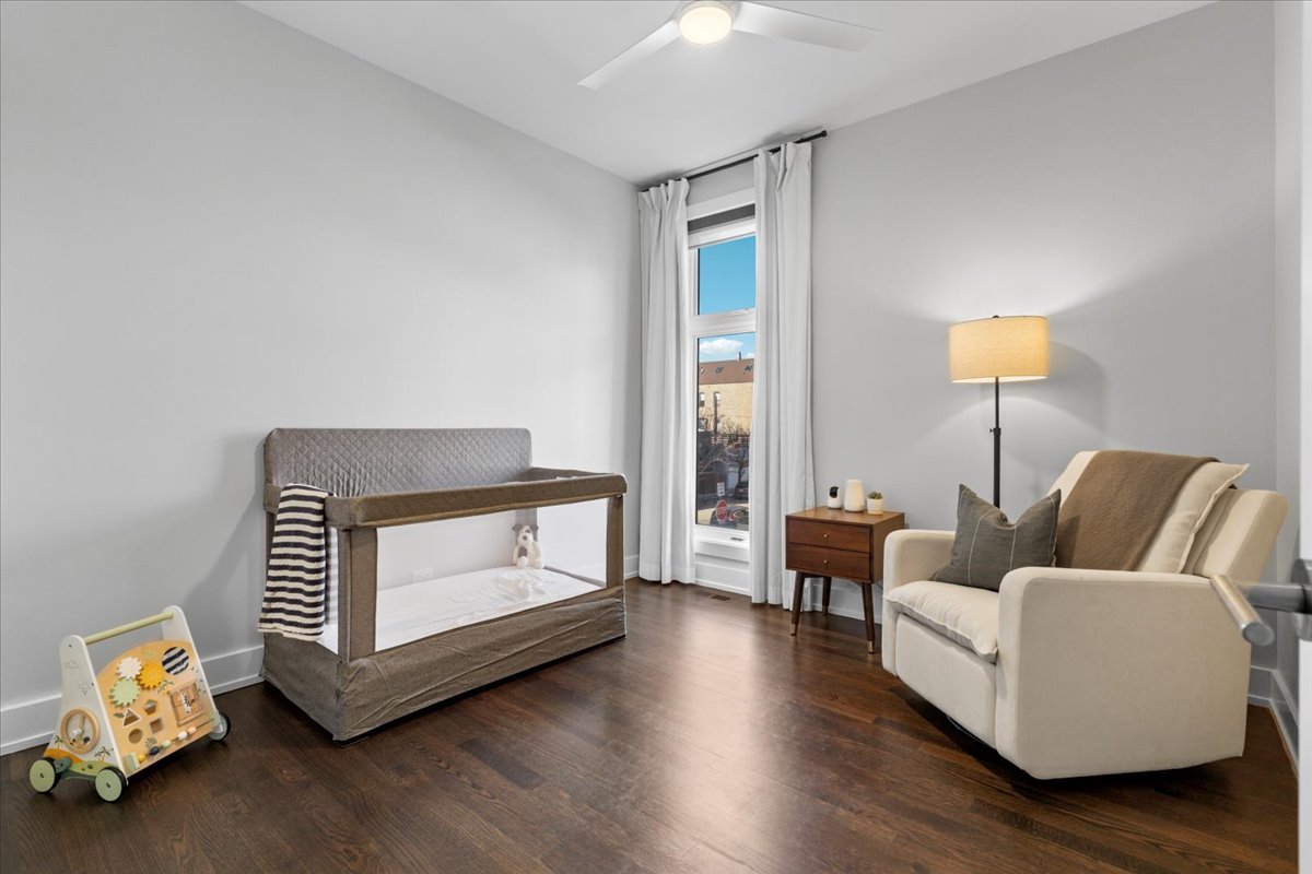 935 N Hermitage Avenue Unit: 2