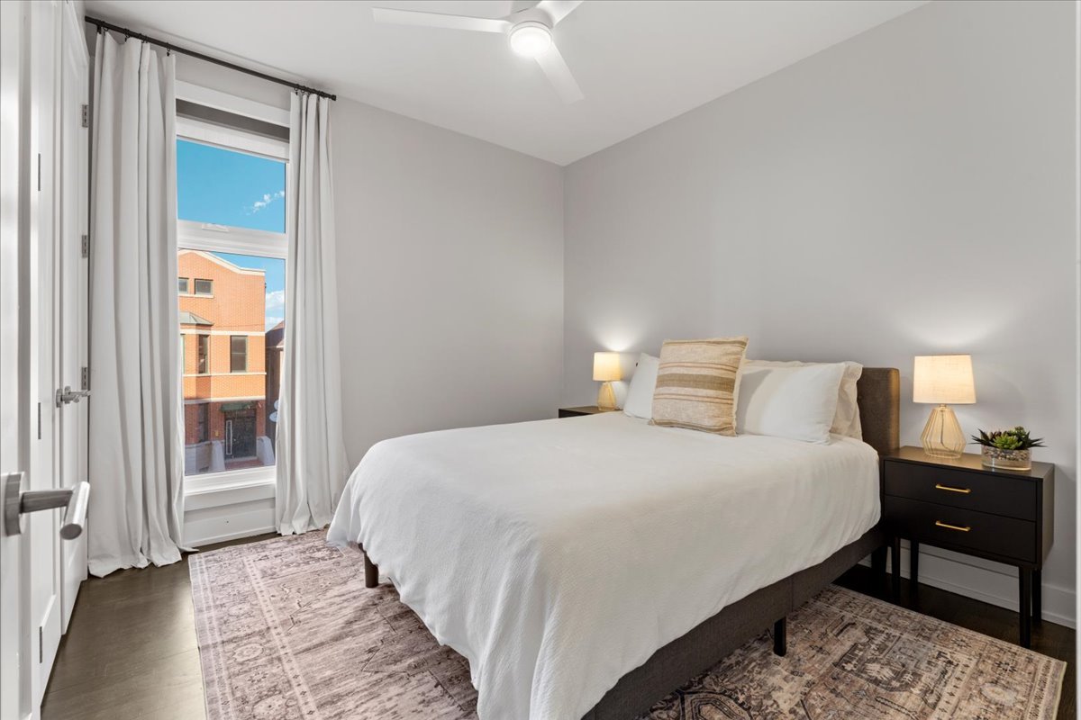 935 N Hermitage Avenue Unit: 2