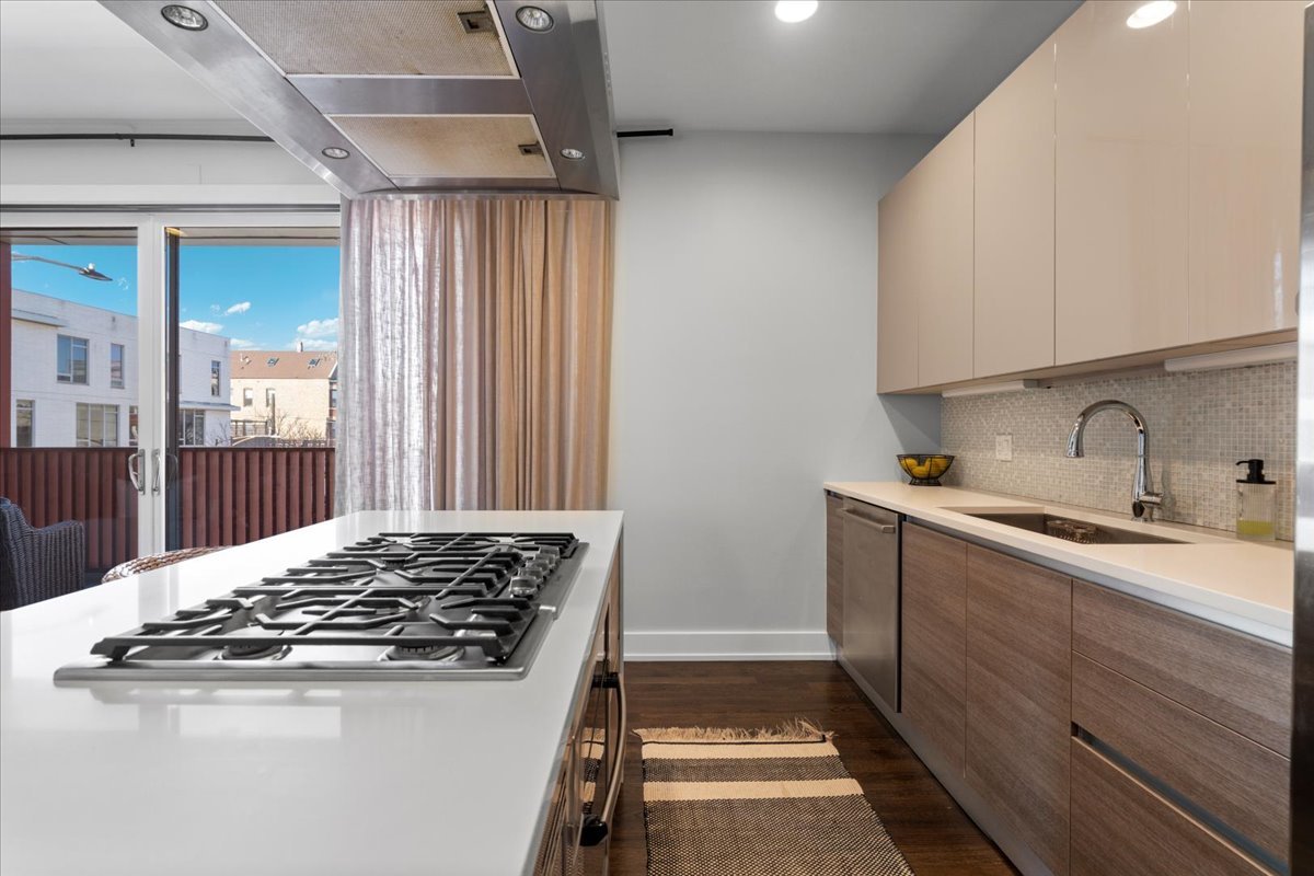 935 N Hermitage Avenue Unit: 2