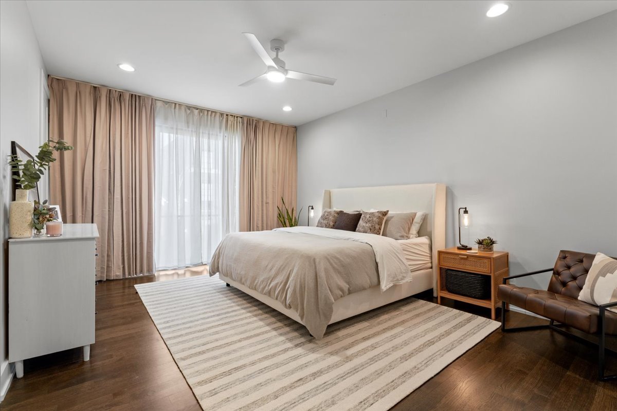 935 N Hermitage Avenue Unit: 2