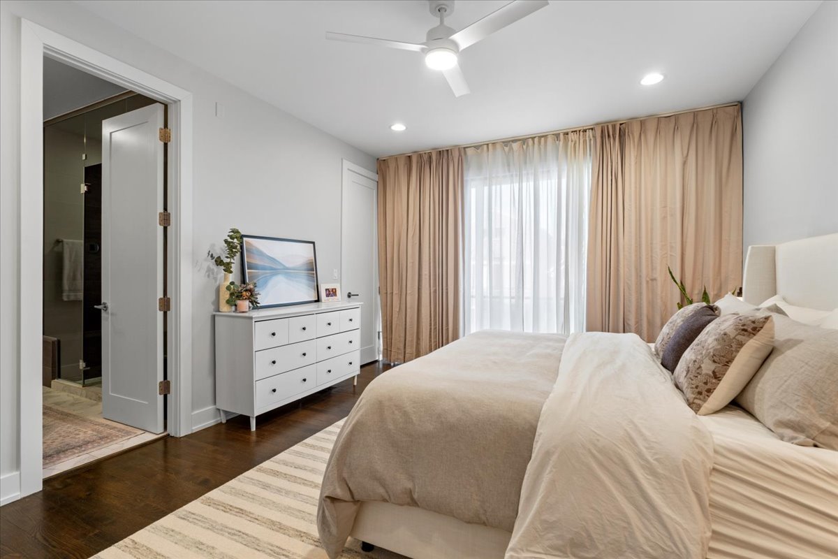 935 N Hermitage Avenue Unit: 2