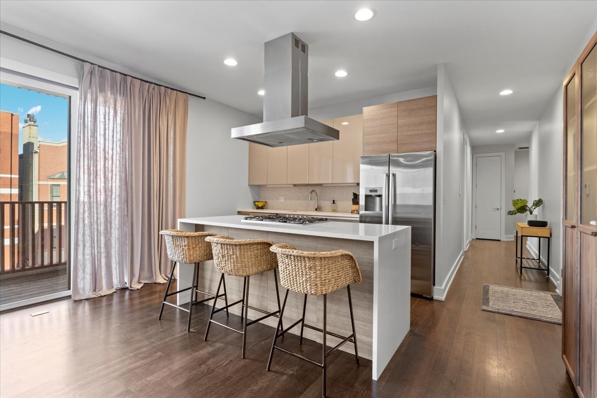 935 N Hermitage Avenue Unit: 2