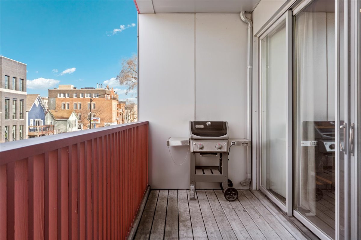 935 N Hermitage Avenue Unit: 2