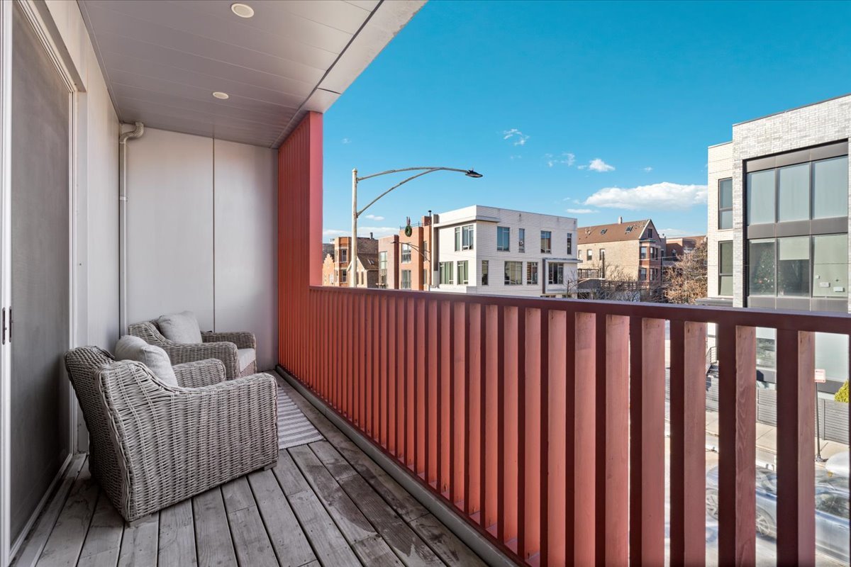 935 N Hermitage Avenue Unit: 2