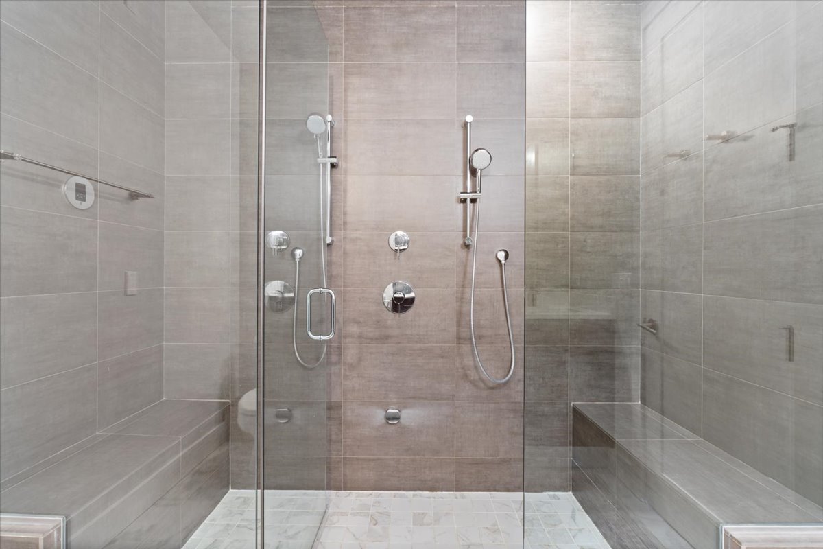 935 N Hermitage Avenue Unit: 2